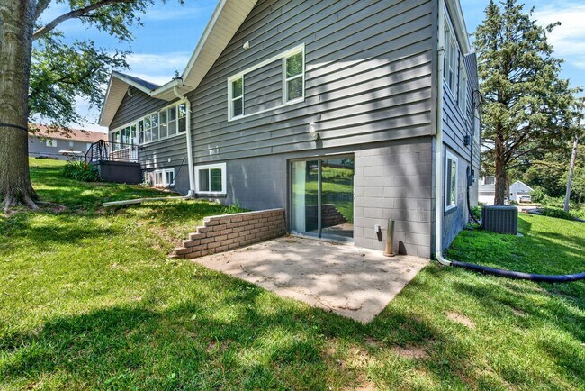 Building Photo - 7629 Pinkney St