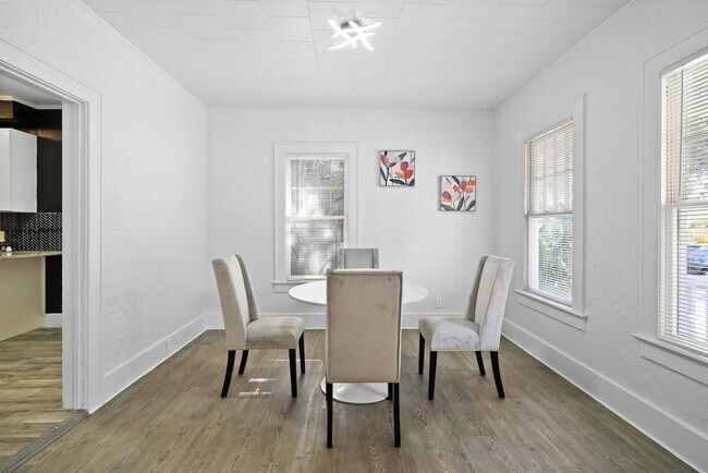 Building Photo - 1829 Hollenbeck Dr