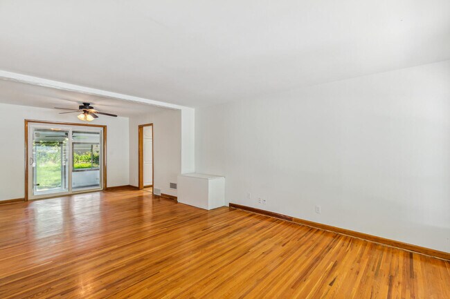 Building Photo - 3707 E Funston St