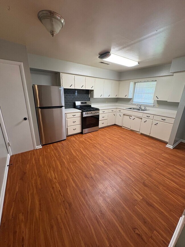 Building Photo - 2015-2017 W Lawson St