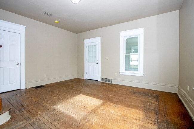 Building Photo - Three bedroom duplex