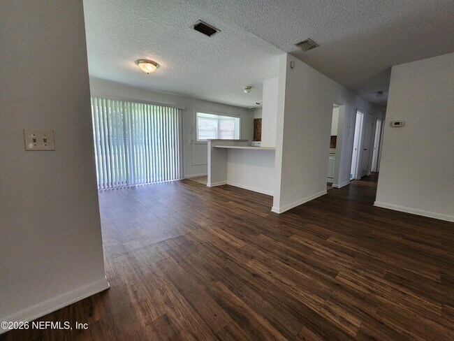 Building Photo - 1721 Hawaii Dr E