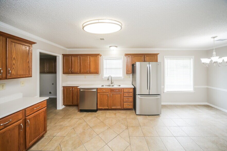Building Photo - 4320 Whispering Bend Cove N