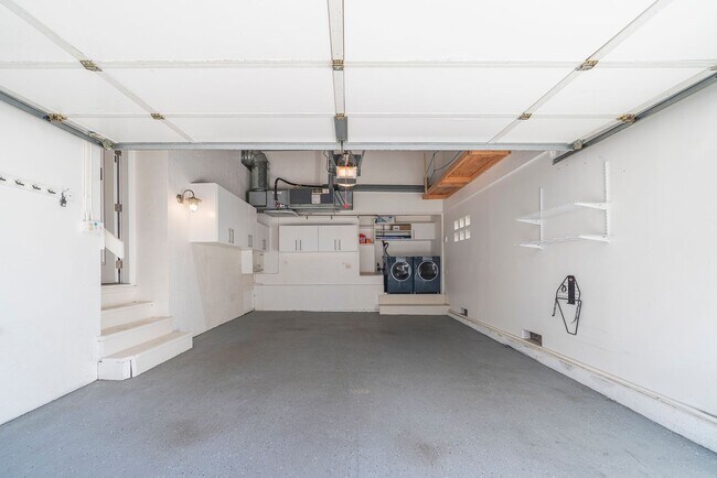 Building Photo - Warm & Inviting Manhattan Beach Rental Home!