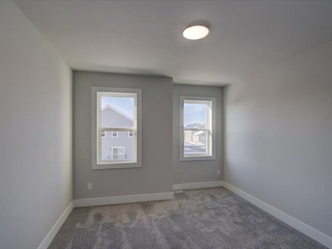 Building Photo - 139 Prairie Heights Dr