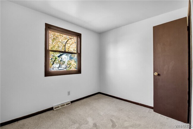 Building Photo - 247 Glenhaven Dr