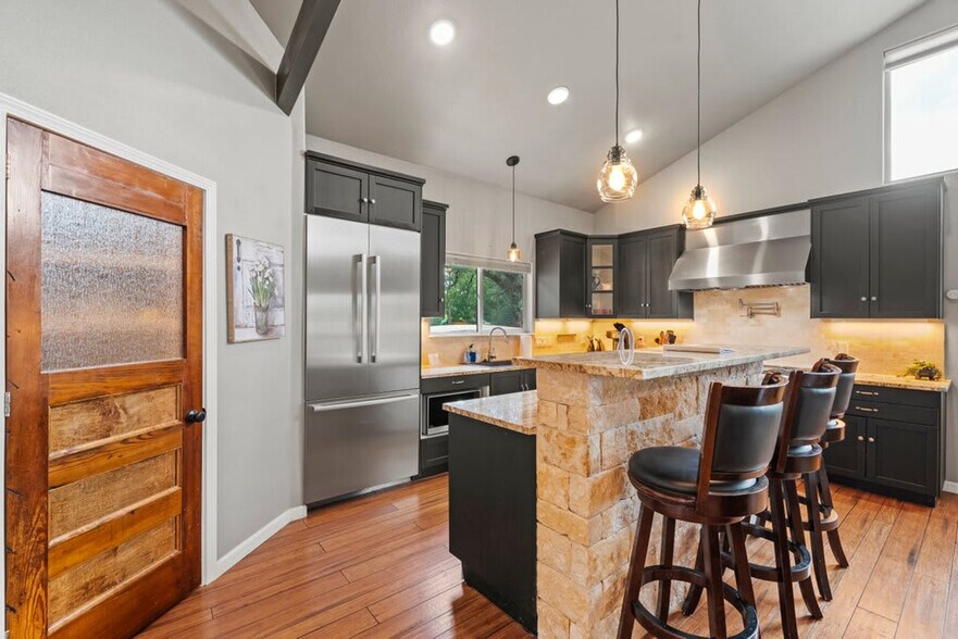 Building Photo - 1736 W Live Oak St