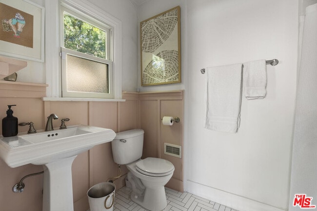 Building Photo - 105 S La Jolla Ave