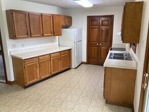 Building Photo - 2 Bedroom with Garage.