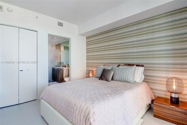 Building Photo - 501 NE 31st St