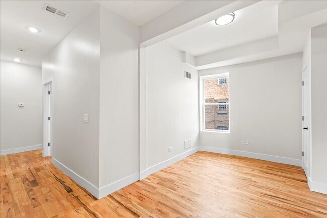 Building Photo - 6128 S Rhodes Ave