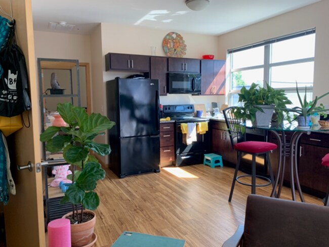 Interior Photo - Uptown East Apartments - 739 Williamson Street