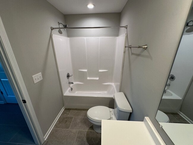 Building Photo - Modern 3 Bedroom, 2.5 Bath Townhouse in Columbia! Apply-your application fee will be credited to ...