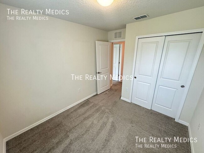 Building Photo - 1375 Painted Bunting Ave