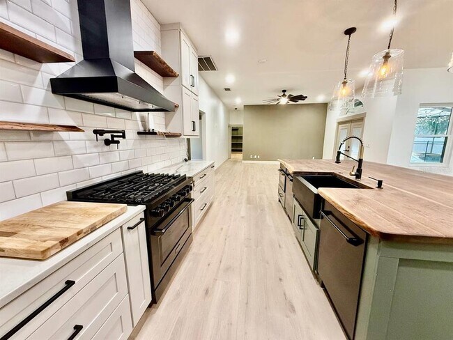 Building Photo - 28412 Great Bend Pl