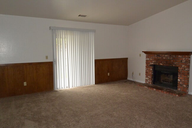 Primary Photo - 1509 S Noyes St