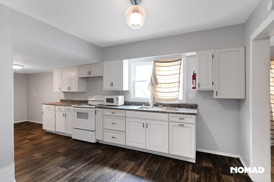 Building Photo - 380 E Broadway