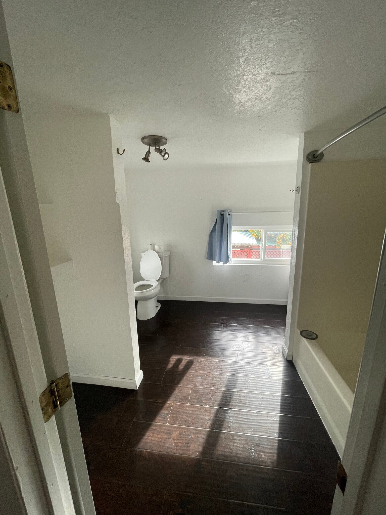 Building Photo - 523 Mitchell Ave