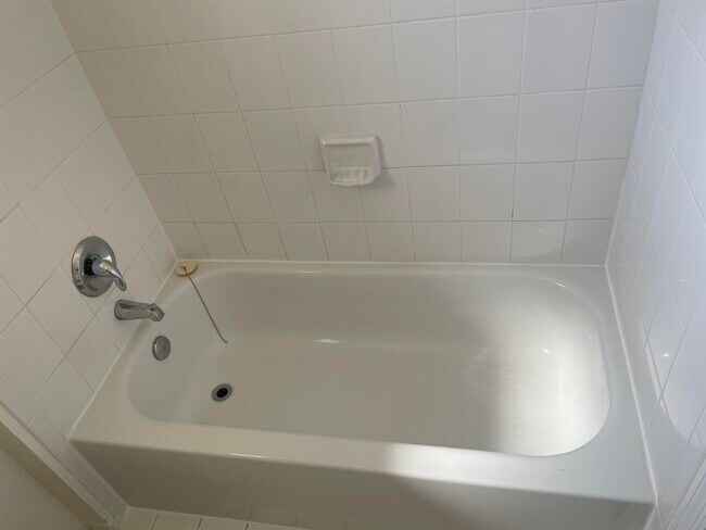 Building Photo - 5051 SE Mariner Garden Cir