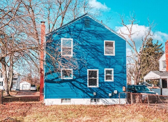 Building Photo - 2360 Taylor Ave