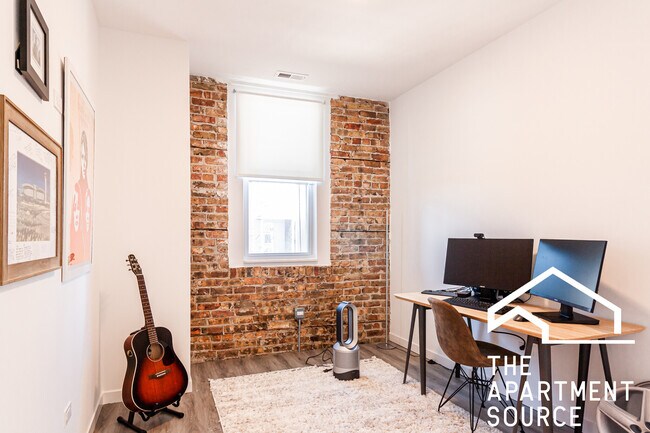 Building Photo - 2743 W Division St