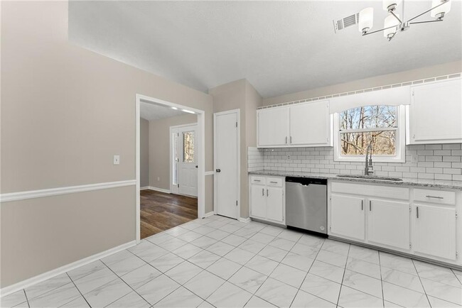 Building Photo - 175 Cedar Ridge Dr