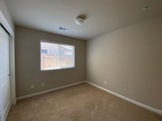Building Photo - Gorgeous 5 BD 3 BA home available for rent...