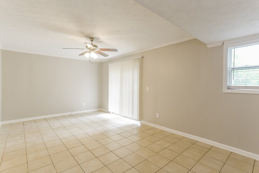 Building Photo - 446 Wexwood Dr