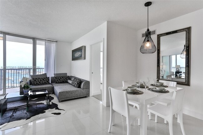 Building Photo - 1750 N Bayshore Dr