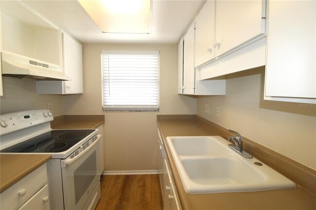 Building Photo - 2955 S Beneva Rd