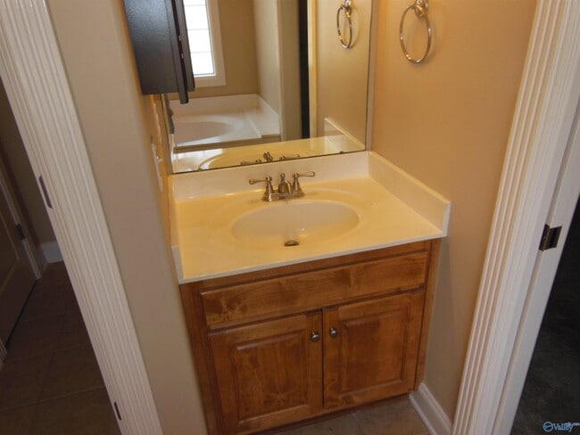 Building Photo - 2604 Little Cove Rd