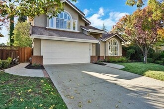 Building Photo - 539 Zenith Ridge Dr