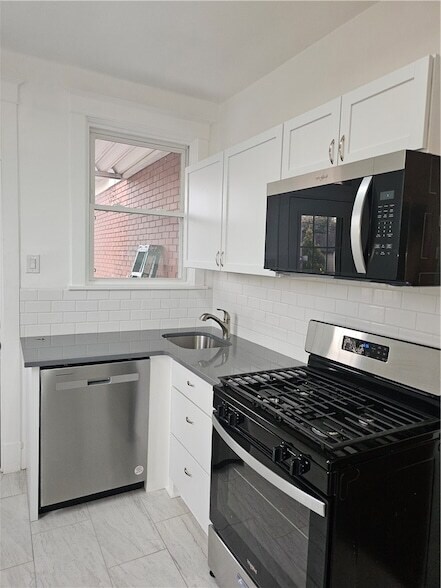 Building Photo - 1301 Broadway Ave