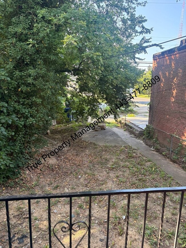 Building Photo - Spacious 4-Bedroom Home with 1.5 Baths | Washer/Dryer Hookups | Only $1,600/Month