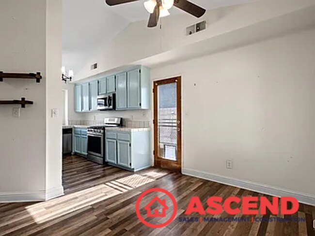 Building Photo - Lovely Home In Southwest Bakersfield!