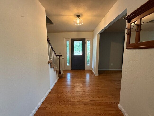 Building Photo - Available now-  4 Bedroom house in O'Fallon