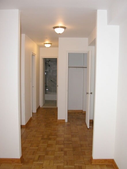 Building Photo - 11820 Edgewater Dr