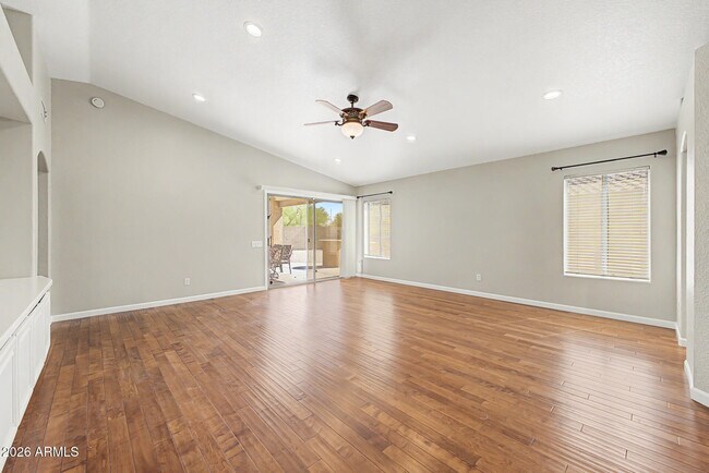 Building Photo - 558 W Bluefield Ave
