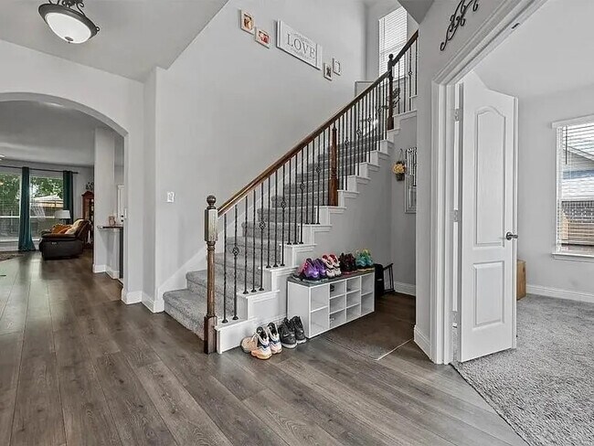 Building Photo - 1902 Sunflower Dr