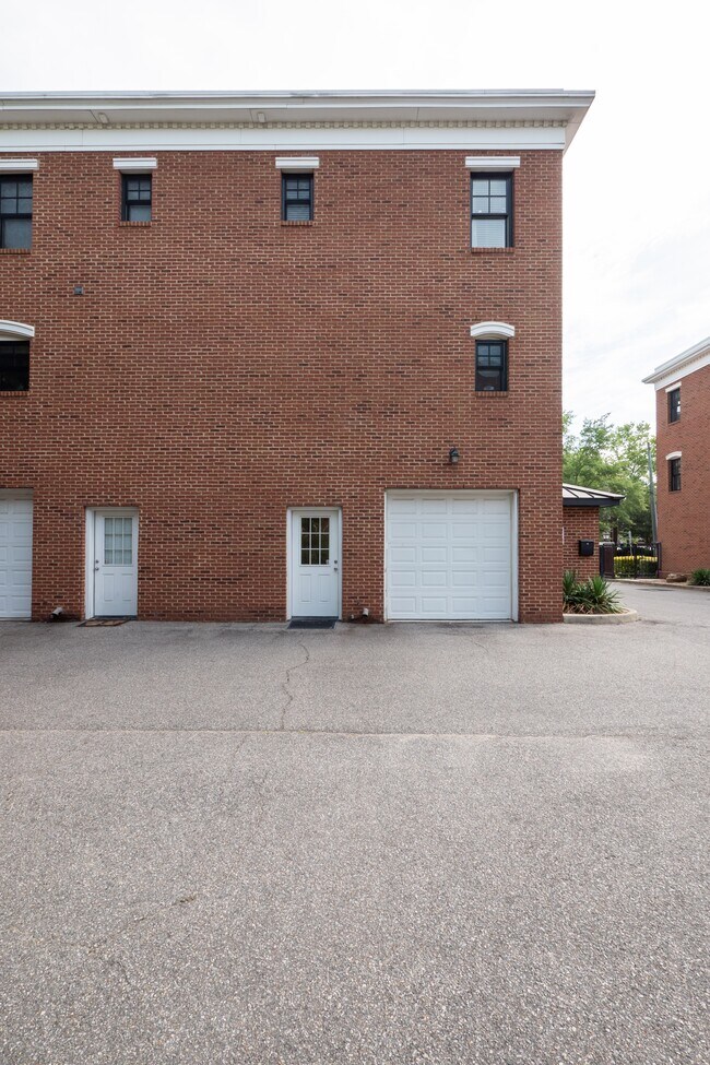 Building Photo - 805 Westover Ave