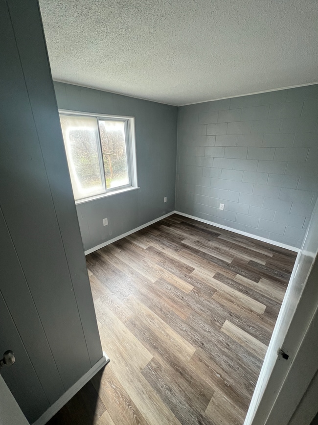 Building Photo - 116 Willow St