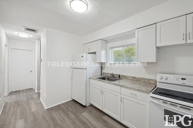 Building Photo - 2651 Consaul St