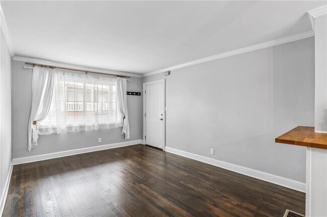 Building Photo - 1988 Wellbourne Dr NE