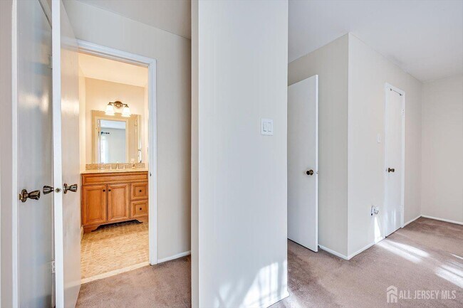 Building Photo - 1224 Thomas Ave