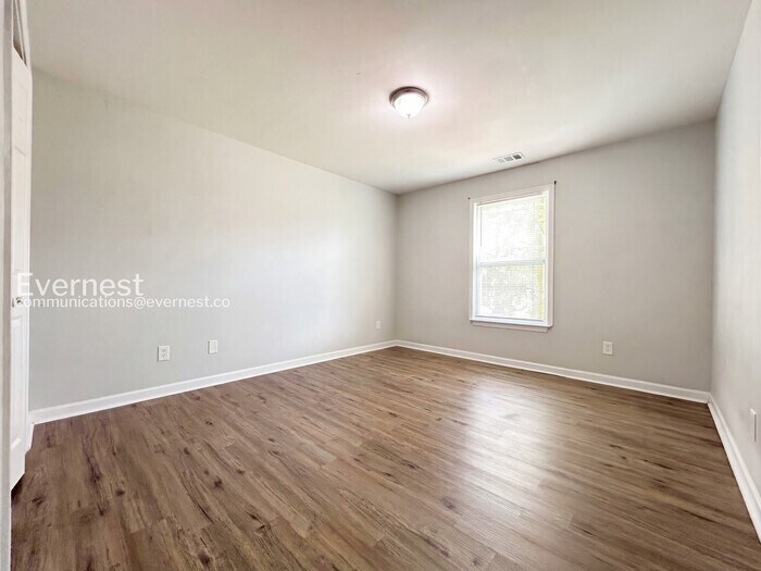 Building Photo - 841 Ridge Ave NW