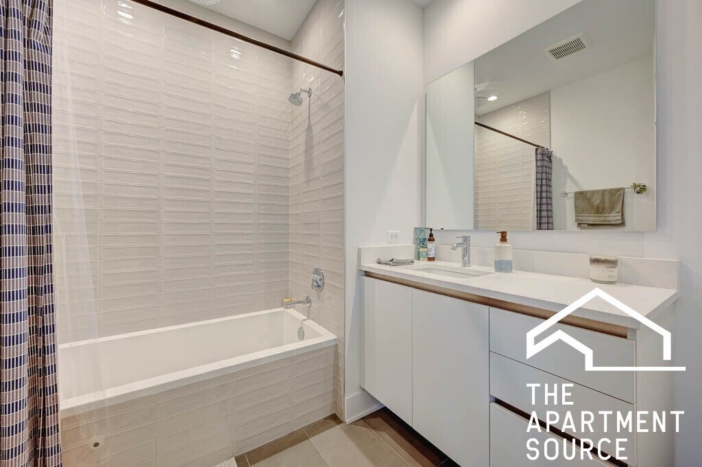 Building Photo - 1701 W Webster Ave