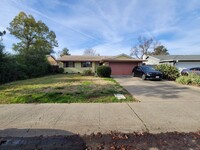 Building Photo - Reduced!!!
