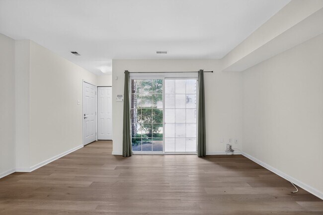 Building Photo - 1 Bed, 1 Bath Condo In Desirable Blue Bell Community!