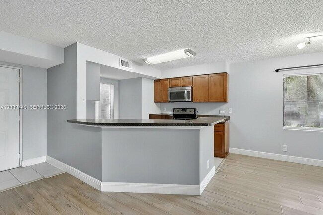 Building Photo - 9999 Summerbreeze Dr