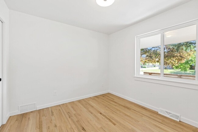 Building Photo - Incredible 4 bedroom Home in Southeast Denver